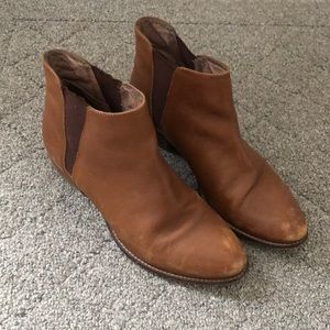 SEYCHELLES BROWN LEATHER BOOTIES SIZE 8